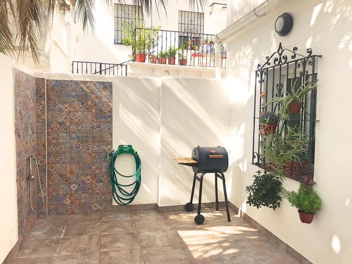 Вилла Town House With Patio In Quiet Residential Area 10 Min From Beach Торремолинос Шале